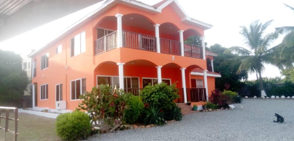 Jamaica Inn Guest House Botianaw Экстерьер фото