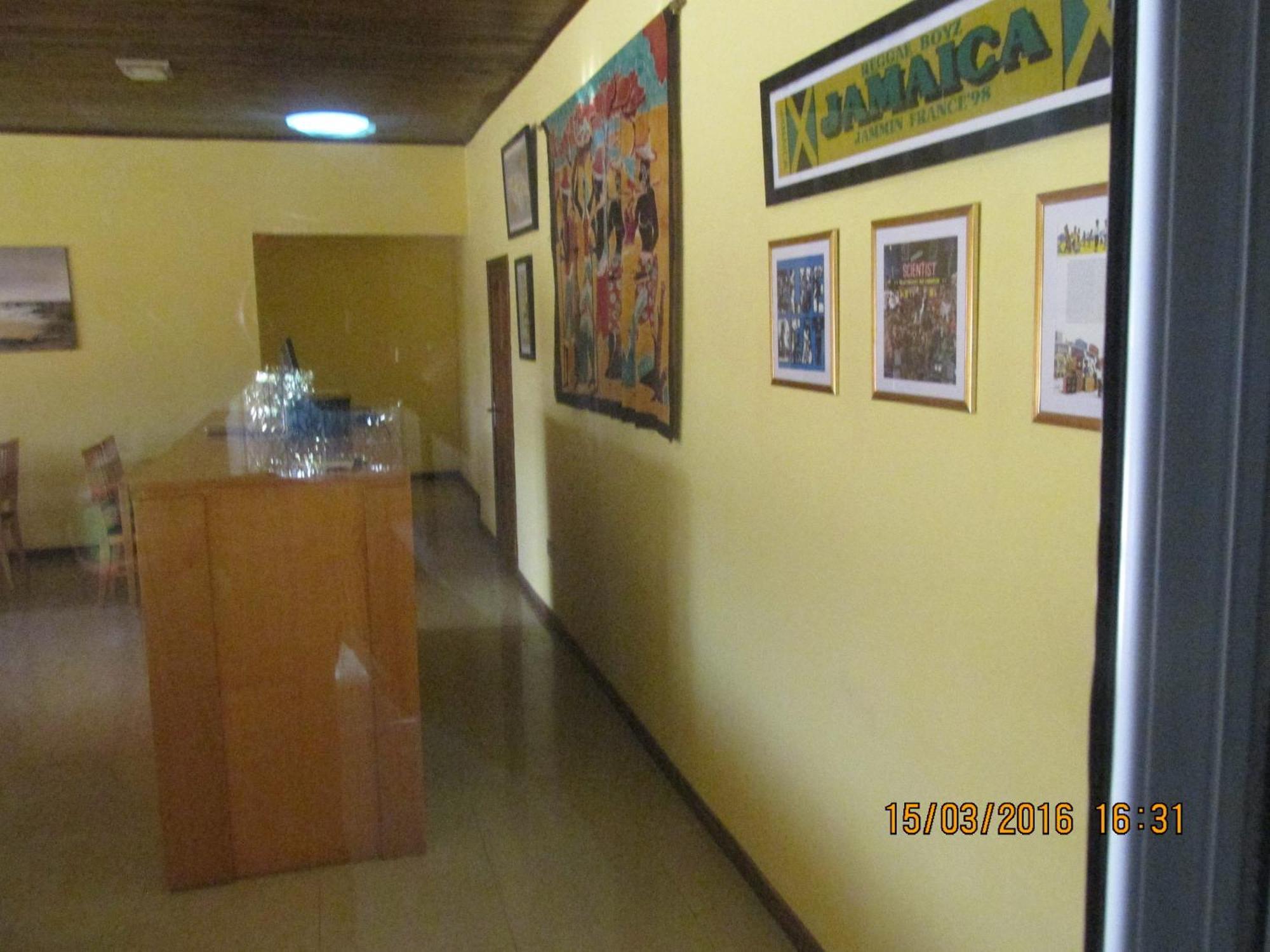 Jamaica Inn Guest House Botianaw Экстерьер фото