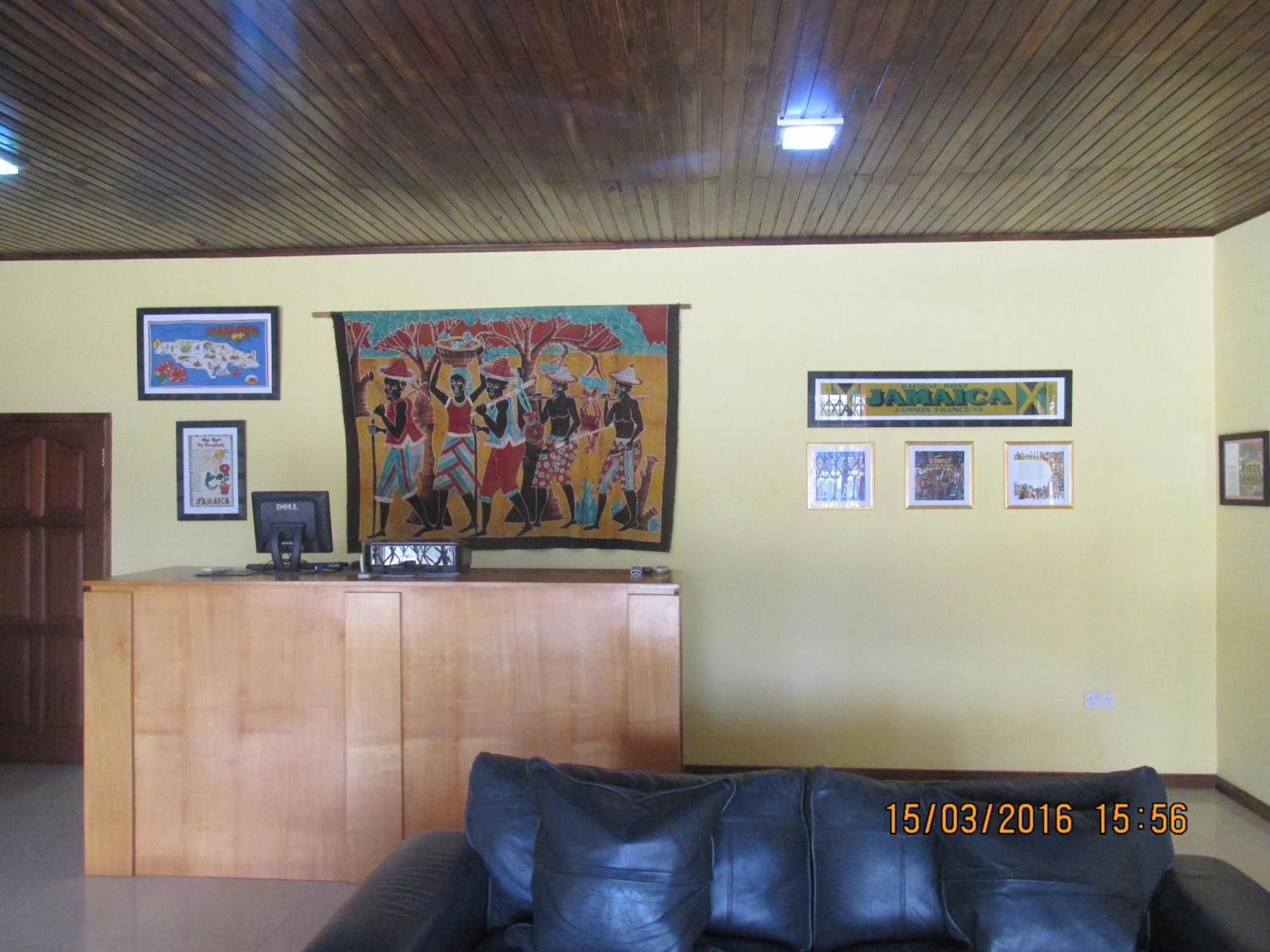 Jamaica Inn Guest House Botianaw Экстерьер фото