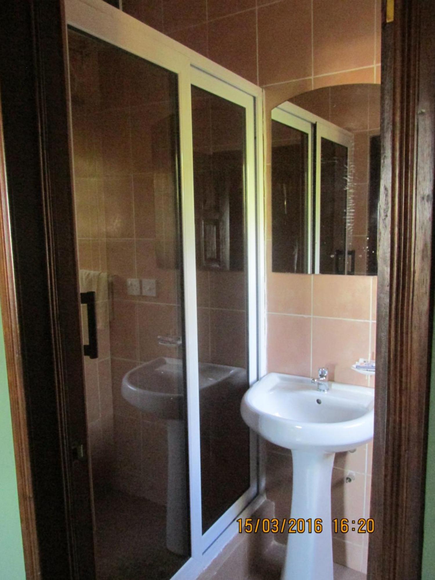 Jamaica Inn Guest House Botianaw Экстерьер фото