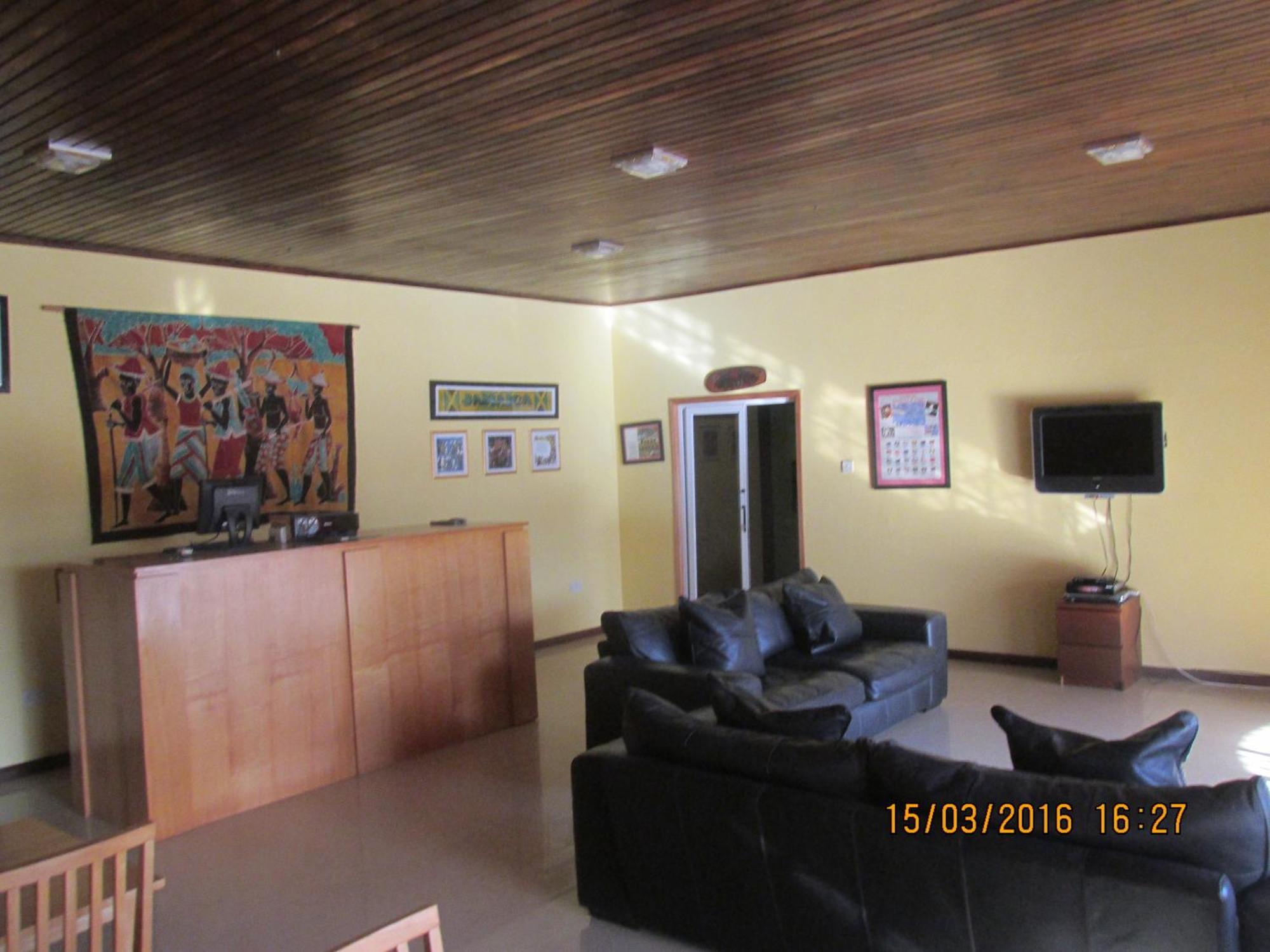 Jamaica Inn Guest House Botianaw Экстерьер фото