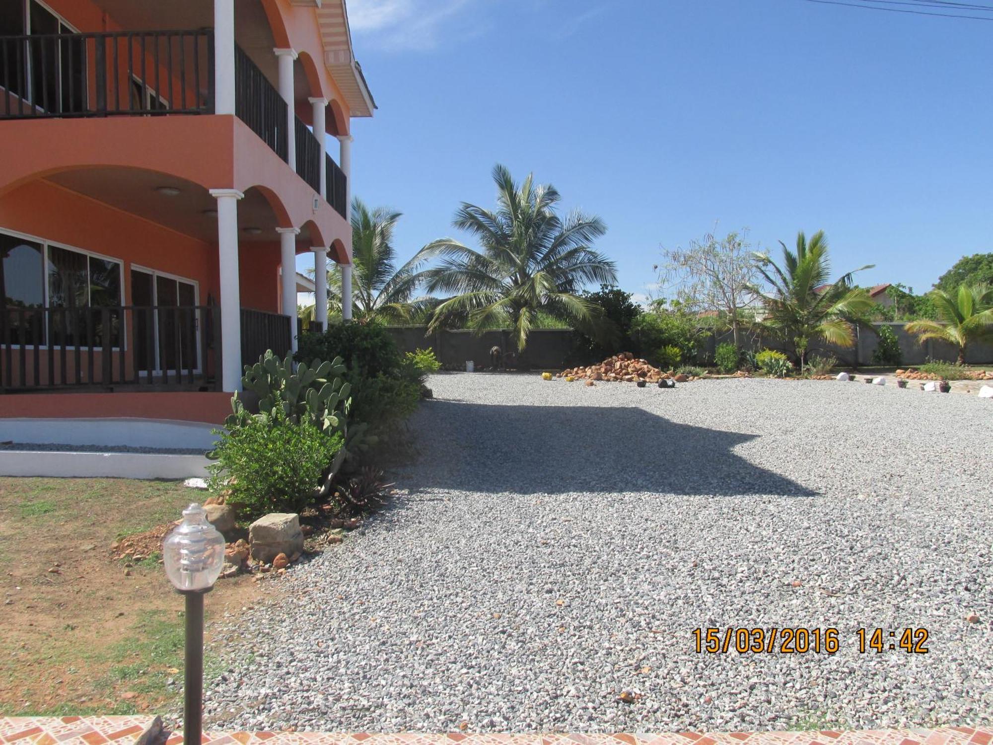 Jamaica Inn Guest House Botianaw Экстерьер фото