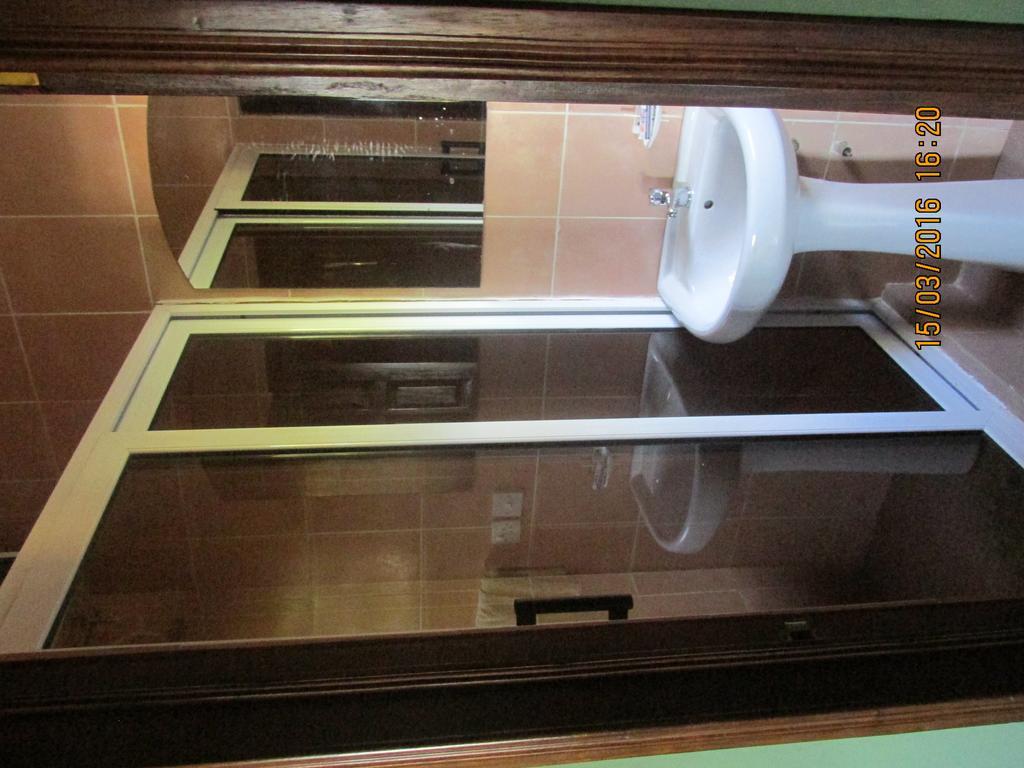 Jamaica Inn Guest House Botianaw Экстерьер фото